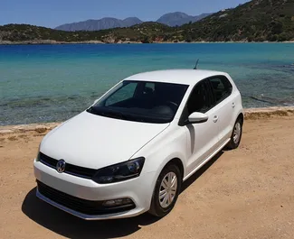Vista frontal de um aluguel Volkswagen Polo em Creta, Grécia ✓ Carro #1782. ✓ Transmissão Manual TM ✓ 0 avaliações.