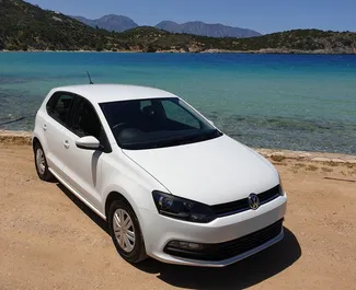 Vue de face d'une location Volkswagen Polo en Crète, Grèce ✓ Voiture #1781. ✓ Manuelle TM ✓ 0 avis.