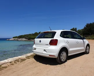 Volkswagen Polo 2018 automašīnas noma Grieķijā, iezīmes ✓ Benzīns degviela un 75 zirgspēki ➤ Sākot no 31 EUR dienā.