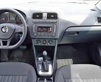 Ενοικίαση αυτοκινήτου Volkswagen Polo Sedan 2019 στην Κριμαία, περιλαμβάνει ✓ καύσιμο Βενζίνη και 110 ίππους ➤ Από 2800 RUB ανά ημέρα.