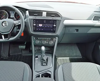 Ενοικίαση αυτοκινήτου Volkswagen Tiguan 2019 στην Κριμαία, περιλαμβάνει ✓ καύσιμο Βενζίνη και 150 ίππους ➤ Από 5200 RUB ανά ημέρα.