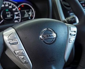 Nissan Note 2016 disponível para alugar em Creta, com limite de quilometragem de ilimitado.