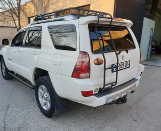 Sprednji pogled najetega avtomobila Toyota 4 Runner v v Tbilisiju, Georgia ✓ Avtomobil #238. ✓ Menjalnik Samodejno TM ✓ Mnenja 0.