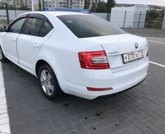 Skoda Octavia 2017 متاحة للإيجار في في مطار سيمفيروبول، مع حد أقصى للمسافة 250 كم/يوم.