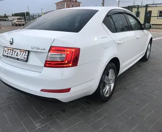 Skoda Octavia 2017 com sistema de Tração dianteira, disponível no aeroporto de Simferopol.