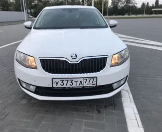 Прокат машины Skoda Octavia №1823 (Автомат) в аэропорту Симферополя, с двигателем 1,6л. Бензин ➤ Напрямую от Артем в Крыму.