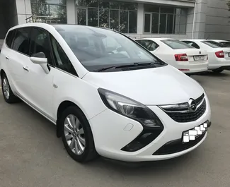 Opel Zafira Tourer 2014 automašīnas noma Krimā, iezīmes ✓ Benzīns degviela un 150 zirgspēki ➤ Sākot no 3190 RUB dienā.