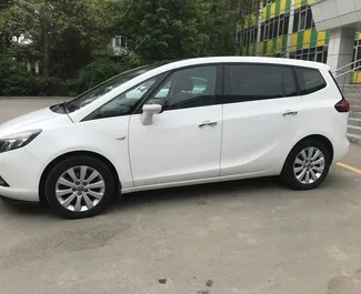 Opel Zafira udlejning. Komfort, Minivan Bil til udlejning på Krim ✓ Depositum på 20000 RUB ✓ TPL, CDW forsikringsmuligheder.