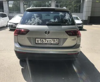 Volkswagen Tiguan 2019 tillgänglig för uthyrning på Simferopol Airport, med en körsträckegräns på 250 km/dag.