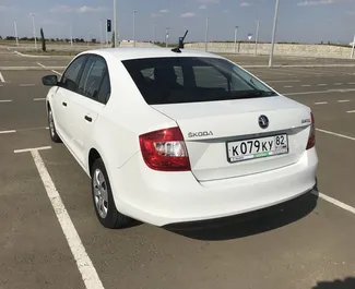 Skoda Rapid 2018 med Frontdrift-system, tilgjengelig på Simferopol lufthavn.