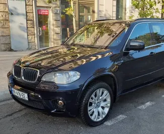 Vista frontale di un noleggio BMW X5 a Tbilisi, Georgia ✓ Auto #1307. ✓ Cambio Automatico TM ✓ 11 recensioni.