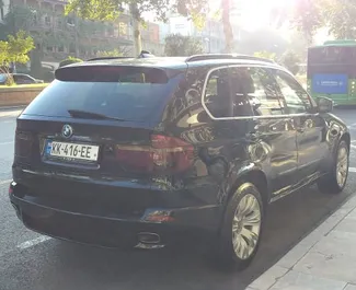 Najem avtomobila BMW X5 2012 v v Gruziji, z značilnostmi ✓ gorivo Bencin in 350 konjskih moči ➤ Od 170 GEL na dan.
