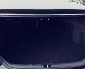 무제한의 주행 제한이 있는 트빌리시에서에서 대여 가능한 Toyota Camry 2015.