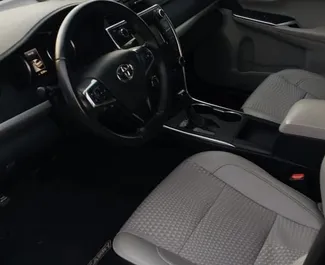 Toyota Camry 2015 automobilio nuoma Gruzijoje, savybės ✓ Benzinas degalai ir 161 arklio galios ➤ Nuo 145 GEL per dieną.