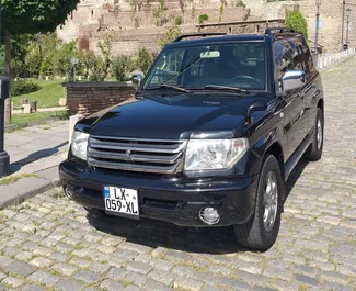 Framvy av en hyrbil Mitsubishi Pajero Io i Tbilisi, Georgien ✓ Bil #1314. ✓ Växellåda Automatisk TM ✓ 14 recensioner.