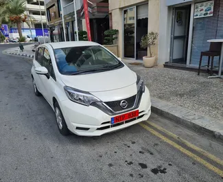 Priekinė automobilio, kurį nuomojate Nissan Note Limasolyje, Kipras vaizdas ✓ Automobilis #2000. ✓ Pavarų dėžė Automatinis TM ✓ Atsiliepimai 5.