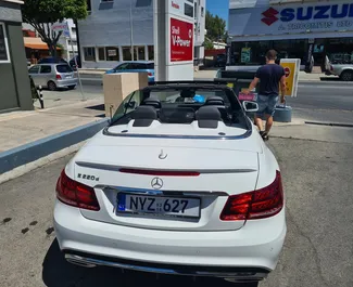 Ενοικίαση αυτοκινήτου Mercedes-Benz E220 Cabrio 2017 στην Κύπρο, περιλαμβάνει ✓ καύσιμο Ντίζελ και 184 ίππους ➤ Από 50 EUR ανά ημέρα.