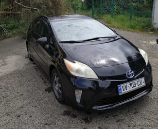 Frontvisning af en udlejnings Toyota Prius i Tbilisi, Georgien ✓ Bil #2018. ✓ Automatisk TM ✓ 2 anmeldelser.