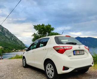 Toyota Yaris 2020 automobilio nuoma Juodkalnijoje, savybės ✓ Benzinas degalai ir 82 arklio galios ➤ Nuo 25 EUR per dieną.