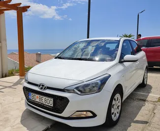 Μπροστινή όψη ενοικιαζόμενου Hyundai i20 στην Μπούντβα, Μαυροβούνιο ✓ Αριθμός αυτοκινήτου #2038. ✓ Κιβώτιο ταχυτήτων Αυτόματο TM ✓ 3 κριτικές.