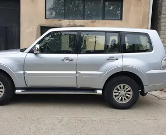 Mitsubishi Pajero location. Confort, SUV Voiture à louer en Géorgie ✓ Dépôt de 350 GEL ✓ RC, CDW, Passagers, Vol options d'assurance.