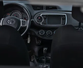 Toyota Yaris 租赁。在 在黑山 出租的 经济, 舒适性 汽车 ✓ Without Deposit ✓ 提供 TPL, CDW, SCDW, Theft, Abroad 保险选项。