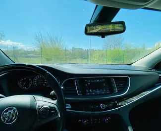 Bilutleie av Buick Enclave 2020 i i Georgia, inkluderer ✓ Bensin drivstoff og 155 hestekrefter ➤ Starter fra 200 GEL per dag.
