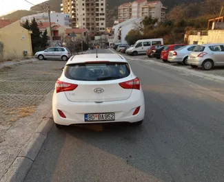 Hyundai i30 2016 autóbérlés Montenegróban, jellemzők ✓ Benzin üzemanyag és 115 lóerő ➤ Napi 30 EUR-tól kezdődően.
