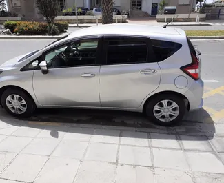 Vooraanzicht van een huurauto Nissan Note in Limassol, Cyprus ✓ Auto #2048. ✓ Transmissie Automatisch TM ✓ 1 beoordelingen.