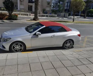Ενοικίαση αυτοκινήτου Mercedes-Benz E-Class Cabrio 2017 στην Κύπρο, περιλαμβάνει ✓ καύσιμο Ντίζελ και 110 ίππους ➤ Από 126 EUR ανά ημέρα.