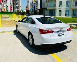 Chevrolet Malibu 2020 araç kiralama Gürcistan'da, ✓ Benzin yakıt ve 150 beygir gücü özellikleriyle ➤ Günde başlayan fiyatlarla 140 GEL.