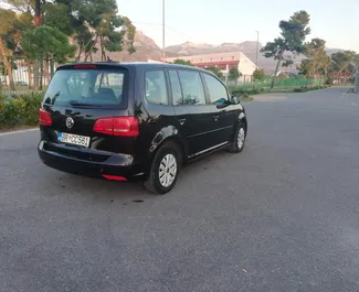 Verhuur Volkswagen Touran. Comfort, Minivan Auto te huur in Montenegro ✓ Borg van Zonder Borg ✓ Verzekeringsmogelijkheden TPL, CDW, SCDW, Passagiers, Diefstal, Buitenland.