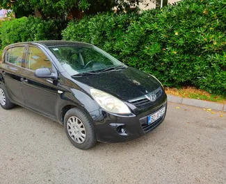 Framvy av en hyrbil Hyundai i20 i Budva, Montenegro ✓ Bil #2040. ✓ Växellåda Automatisk TM ✓ 1 recensioner.