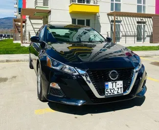 Priekinė automobilio, kurį nuomojate Nissan Altima Tbilisyje, Gruzija vaizdas ✓ Automobilis #2056. ✓ Pavarų dėžė Automatinis TM ✓ Atsiliepimai 1.