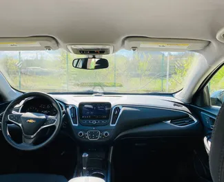 Chevrolet Malibu 2020 araç kiralama Gürcistan'da, ✓ Benzin yakıt ve 150 beygir gücü özellikleriyle ➤ Günde başlayan fiyatlarla 140 GEL.