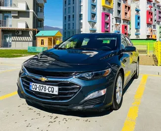 Kiralık bir Chevrolet Malibu Tiflis'te, Gürcistan ön görünümü ✓ Araç #2053. ✓ Otomatik TM ✓ 0 yorumlar.