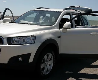 Kiralık bir Chevrolet Captiva Durres içinde, Arnavutluk ön görünümü ✓ Araç #2242. ✓ Manuel TM ✓ 1 yorumlar.