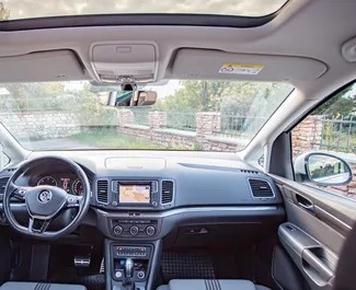 Volkswagen Sharan – samochód kategorii Komfort, Minivan na wynajem w Czarnogórze ✓ Depozyt 300 EUR ✓ Ubezpieczenie: OC, Pasażerowie, Od Kradzieży.