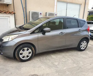 Kiralık bir Nissan Note Baf'ta, Kıbrıs ön görünümü ✓ Araç #2270. ✓ Otomatik TM ✓ 4 yorumlar.
