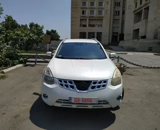 Vista frontale di un noleggio Nissan Rogue a Tbilisi, Georgia ✓ Auto #2188. ✓ Cambio Automatico TM ✓ 0 recensioni.