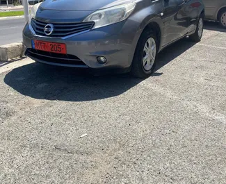 Frontvisning af en udlejnings Nissan Note i Limassol, Cypern ✓ Bil #2264. ✓ Automatisk TM ✓ 1 anmeldelser.