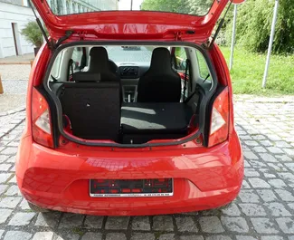 Verhuur Seat Mii. Economy Auto te huur in Tsjechië ✓ Borg van Borg van 400 EUR ✓ Verzekeringsmogelijkheden TPL, CDW, FDW, Diefstal, Buitenland, Jonge.