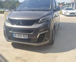 واجهة أمامية لسيارة إيجار Peugeot Expert Traveller في في مطار أنطاليا, تركيا ✓ رقم السيارة 2221. ✓ ناقل حركة أوتوماتيكي ✓ تقييمات 0.