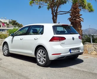 Volkswagen Golf 2019 的 Petrol 1.0L 发动机，在 在克里特岛 出租。