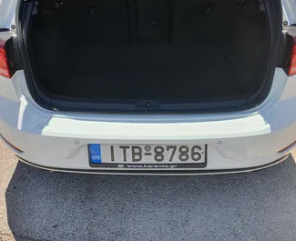 Volkswagen Golf 2019 tilgængelig til leje på Kreta, med ubegrænset kilometertæller grænse.