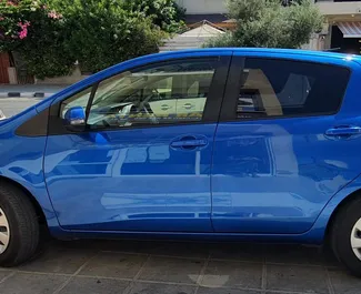 Aluguel de Carro Toyota Vitz #2362 com transmissão Automático em Pafos, equipado com motor 1,3L ➤ De Liana em Chipre.