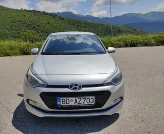 Predný pohľad na prenajaté auto Hyundai i20 v v Budve, Čierna Hora ✓ Auto č. 2330. ✓ Prevodovka Automatické TM ✓ Hodnotenia 0.