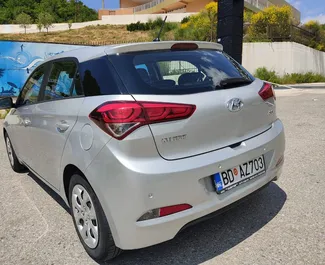 Орендуйте Hyundai i20 2015 у Чорногорії. Паливо: Бензин. Потужність: 74 к.с. ➤ Вартість від 27 EUR за добу.