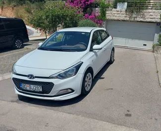 Predný pohľad na prenajaté auto Hyundai i20 v v Budve, Čierna Hora ✓ Auto č. 2531. ✓ Prevodovka Automatické TM ✓ Hodnotenia 3.
