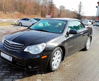 Frontvisning av en leiebil Chrysler Sebring i Kaliningrad, Russland ✓ Bil #2510. ✓ Automatisk TM ✓ 0 anmeldelser.